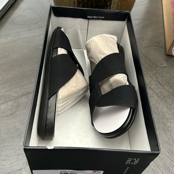 Naturalizer Genn-Flight Womens Faux Leather Slip On Slide Sandals (WIDE) - Picture 2 of 7